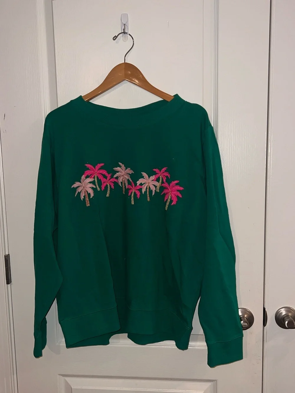 🌴NWT Lilly Pulitzer XLARGE Ballad LS Sweatshirt Fiddle Leaf Green Palm Trees - Picture 2 of 5
